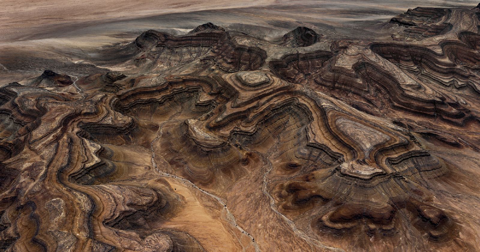 <p>EDWARD BURTYNSKY: DÖNÜŞEN YERYÜZÜ</p>